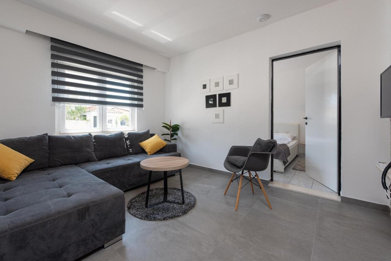 Villa Mona Apartments Ražanj Екстериор снимка